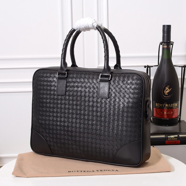 ボッテガヴェネタバッグ背面デザイン